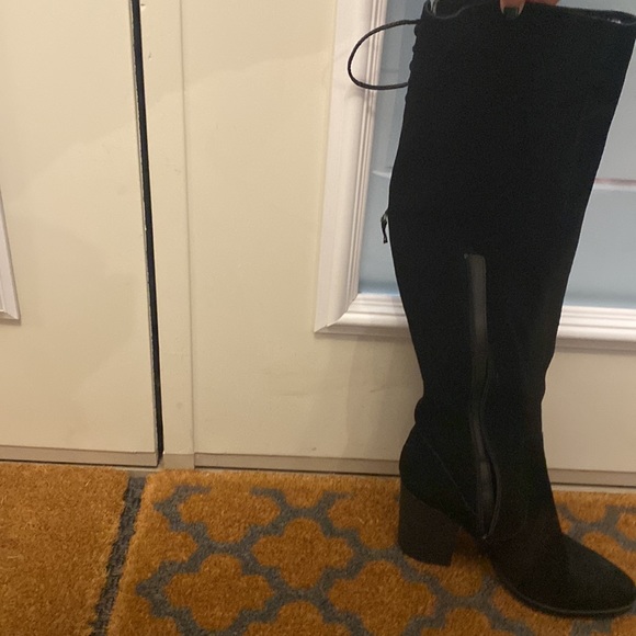 Steve Madden black knee high bootie with lace up back - size  7 - Picture 2 of 4